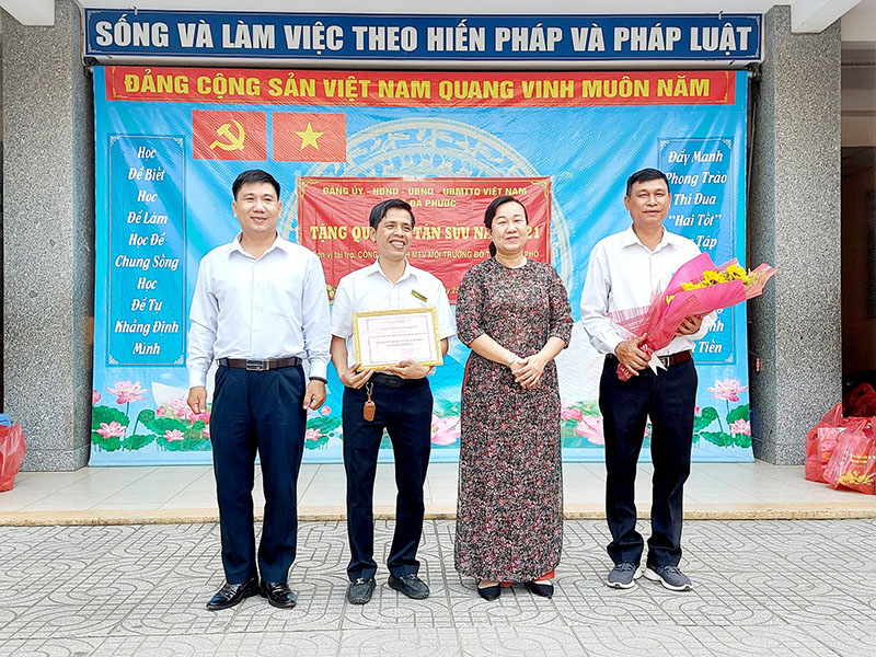 THĂM VÀ TẶNG QUÀ TẾT TẠI XÃ ĐA PHƯỚC, BÌNH CHÁNH NĂM 2021