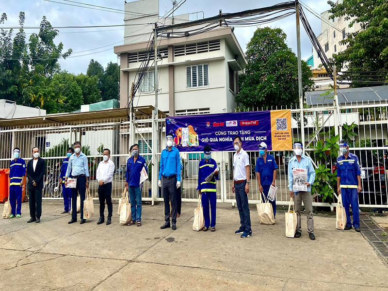 THÀNH ĐOÀN TP.HCM VÀ BÁO TUỔI TRẺ TRAO TẶNG QUÀ CHO ĐVTN VÀ CÔNG NHÂN CÓ HOÀN CẢNH KHÓ KHĂN TẠI CÔNG TY