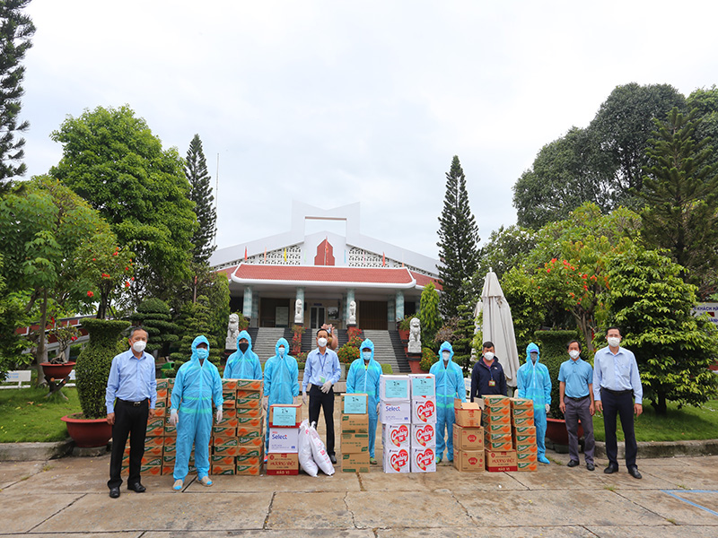 CÔNG TY TNHH THƯƠNG MẠI DỊCH VỤ TOÀN AN TẶNG QUÀ CHO CÔNG NHÂN TTHT BÌNH HƯNG HOÀ VÀ TTHT ĐA PHƯỚC