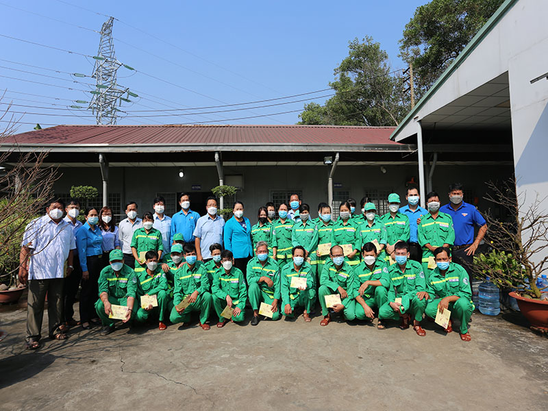 LIÊN ĐOÀN LAO ĐỘNG TP.HCM THĂM, TẶNG QUÀ VÀ CHÚC TẾT CÔNG NHÂN ĐỘI VỆ SINH BÌNH TÂN - CN MTĐT GIA ĐỊNH - CÔNG TY TNHH MTV MÔI TRƯỜNG ĐÔ THỊ TP.HCM