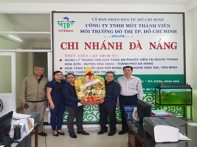 CÔNG TY THĂM, CHÚC TẾT VÀ TẶNG QUÀ  BAN NGHĨA TRANG TP. ĐÀ NẴNG, CÔNG TY CP MÔI TRƯỜNG ĐÔ THỊ ĐÀ NẴNG VÀ CHI NHÁNH ĐÀ NẴNG