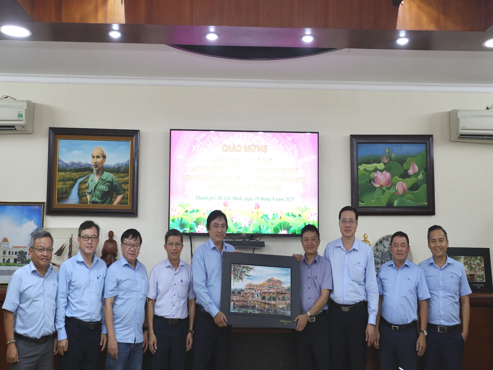 ĐÓN TIẾP ĐOÀN CÔNG TÁC CÔNG TY CỔ PHẦN MÔI TRƯỜNG VÀ CÔNG TRÌNH ĐÔ THỊ HUẾ ĐẾN THAM QUAN, HỌC TẬP KINH NGHIỆM