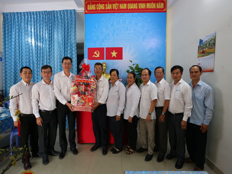CÔNG TY THĂM, TẶNG QUÀ VÀ CHÚC TẾT ĐỘI VỆ SINH TÂN PHÚ- CN MTĐT CHỢ LỚN NĂM 2024