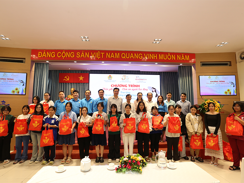 CHƯƠNG TRÌNH TRIỆU PHẦN QUÀ - CẢM ƠN NGƯỜI LAO ĐỘNG
