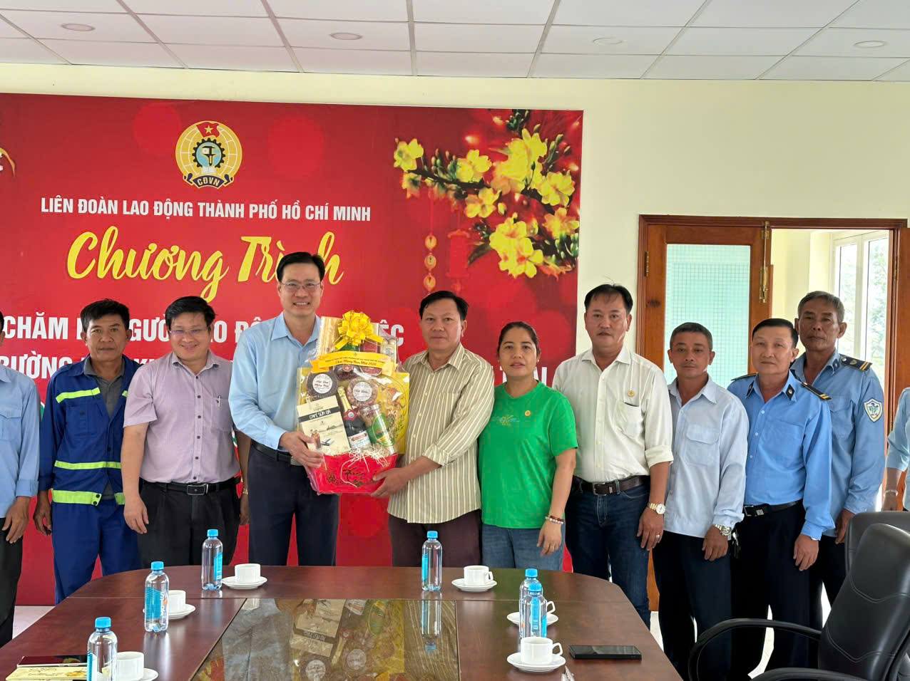 Lãnh đạo Công ty thăm, tặng quà và chúc tết các đơn vị năm 2026