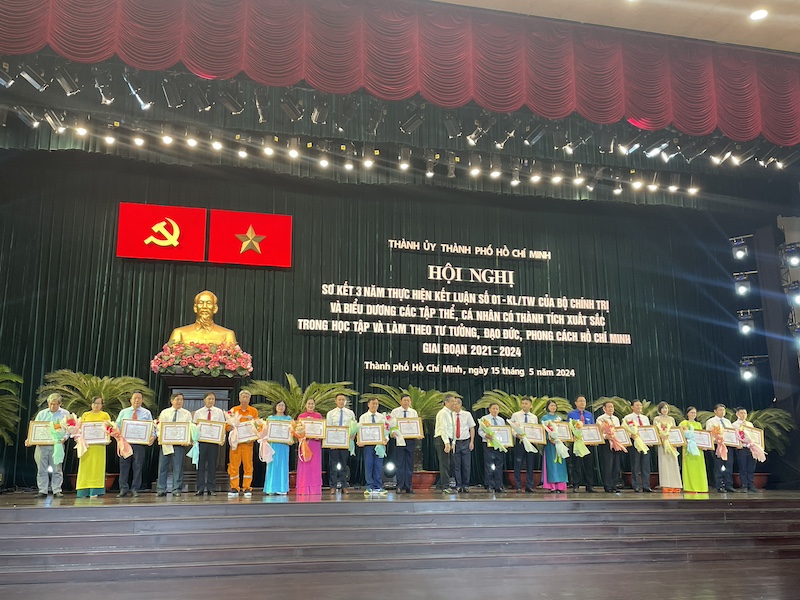HỘI NGHỊ SƠ KẾT 03 NĂM THỰC HIỆN KẾT LUẬN 01-KL/TW CỦA BỘ CHÍNH TRỊ VÀ BIỂU DƯƠNG CÁC TẬP THỂ, CÁ NHÂN CÓ THÀNH TÍCH XUẤT SẮC TRONG HỌC TẬP VÀ LÀM THEO TƯ TƯỞNG, ĐẠO ĐỨC, PHONG CÁCH HỒ CHÍ MINH GIAI ĐOẠN 2021 - 2024