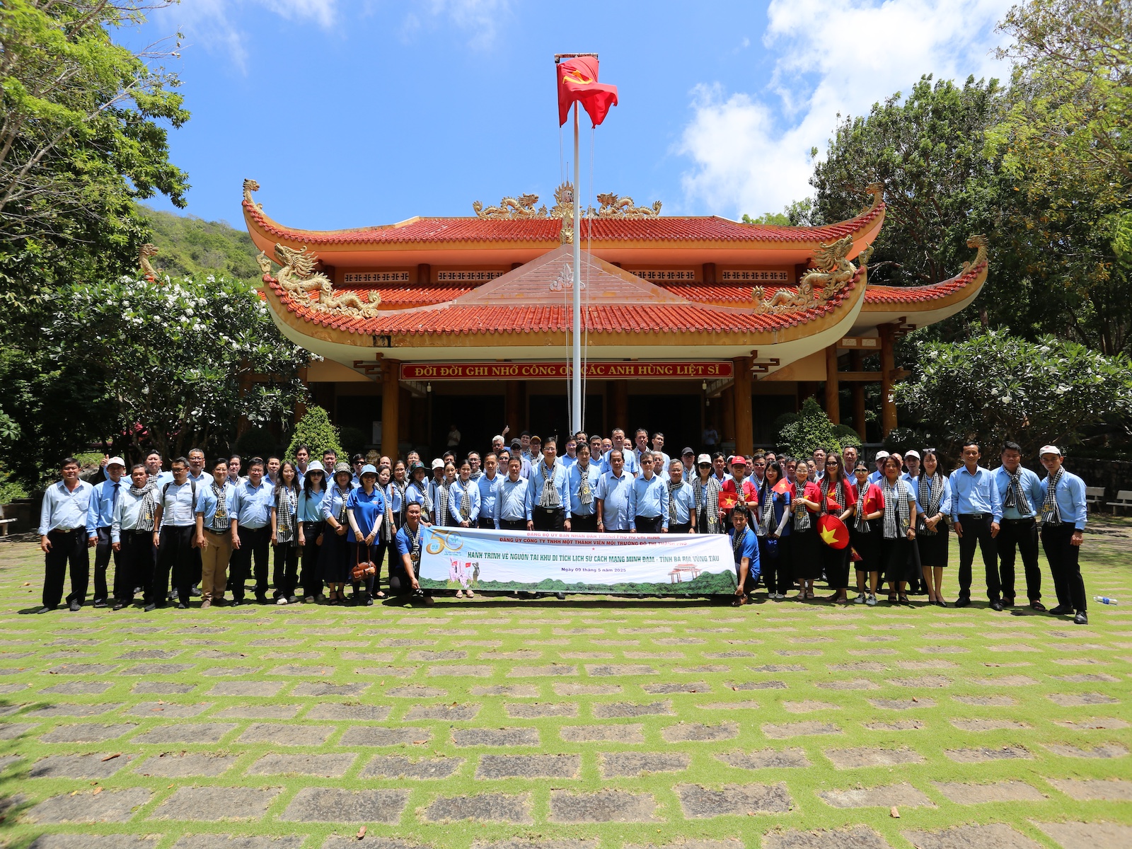 CHƯƠNG TRÌNH VỀ NGUỒN VÀ LỄ TUYÊN DƯƠNG TẬP THỂ, CÁ NHÂN CÓ THÀNH TÍCH XUẤT SẮC TRONG HỌC TẬP VÀ LÀM THEO TƯ TƯỞNG, ĐẠO ĐỨC, PHONG CÁCH HỒ CHÍ MINH 2024-2025